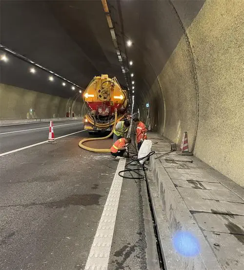 嵩明隧道排水渠清淤